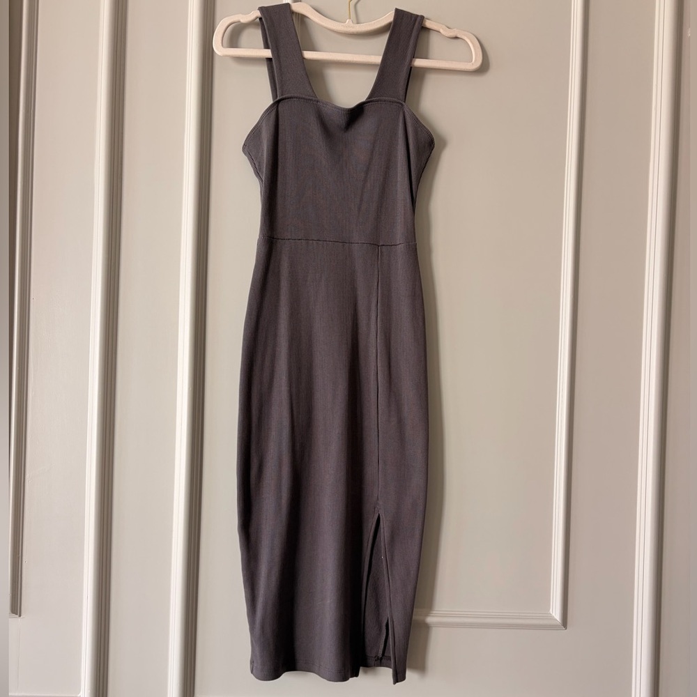 Renee C. Elegant Gray Midi Dress